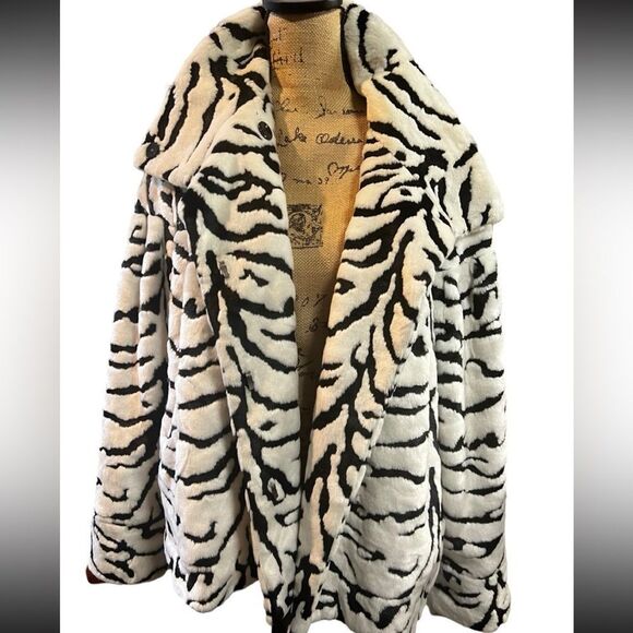 Chokolat White & Black Faux Fur Women’s Warm Winter Go Out Jacket size Large - Picture 8 of 12